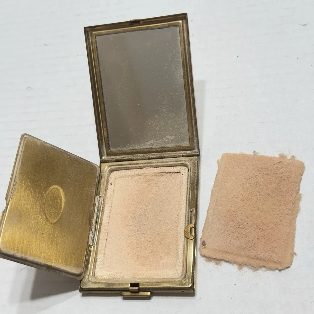 Vintage Kigu Powder Compact Vanity Gold Tone Rectangular Retro Used